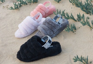 costco-ugg-slides-010822