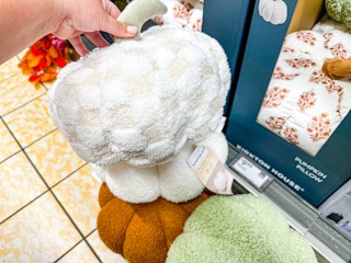 aldi-pumpkin-pillows-4