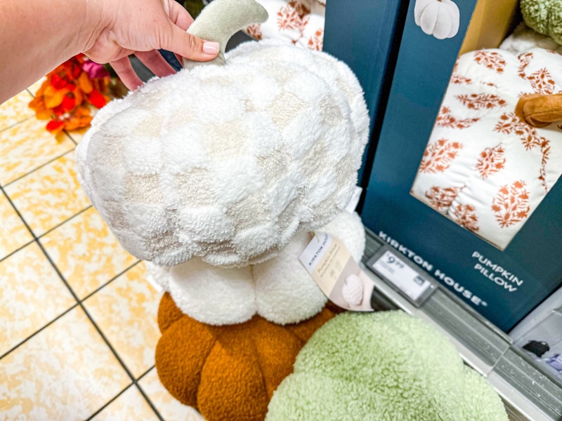 aldi-pumpkin-pillows-4