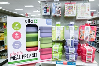 hand holding an ello meal prep set a target