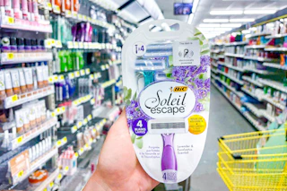 hand holding bic soleil escape razors