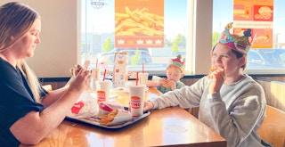 family meal deals restaurants burger king family bundle hacks featured 1673886058 1673886058