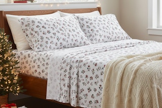 macys-flannel-holiday-sheet-set-1