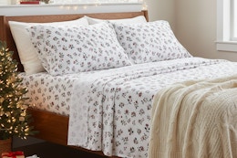 macys-flannel-holiday-sheet-set-1