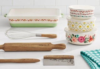 Pioneer Woman bake ware set with baking pan, bowls, utensils