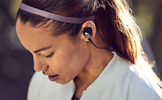 FitBit-Flyer-Wireless-Fitness-Headphones-04