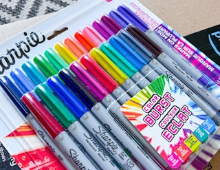 amazon-24-pack-sharpies-2023-07-002