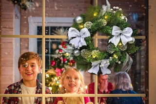 a christmas wreath on a window