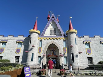 https://www.dreamstime.com/dutch-wonderland-theme-park-lancaster-pennsylvania-usa-image252338640