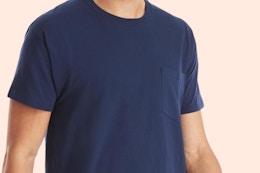 Man wearing pocket t-shirt. B0D2PMD3HR