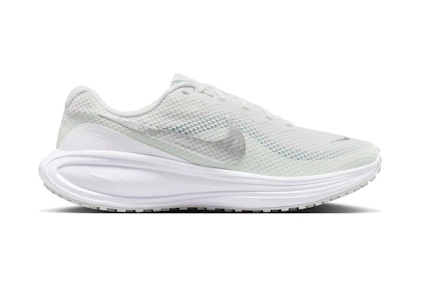 Nike Women's Revolution 8 Shoes