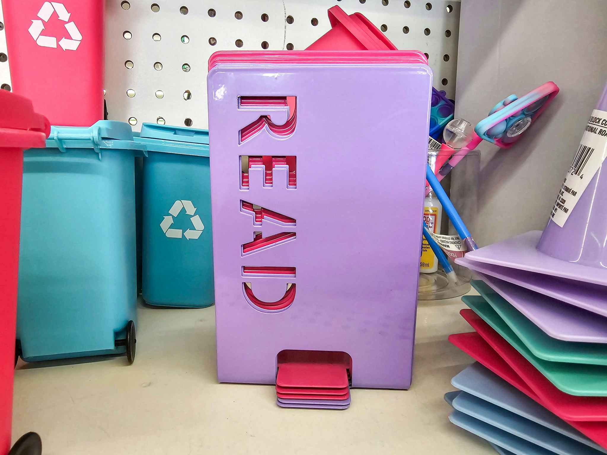 purple book end that says read