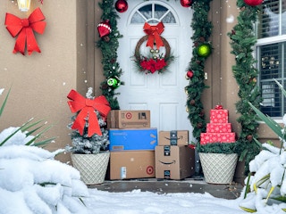 amazon walmart target black friday cyber monday shipping box kcl 9 1700868142 1700868142