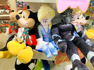pillow buddies holiday macys 2 102021 1634753056 1634753056