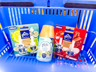 4 Glade air freshener products: oil 2-packs and automatic spray refill