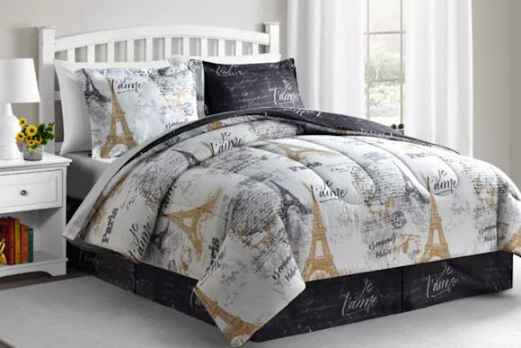 This 6-Piece Comforter Set Is Only $15 at Macy's (Reg. $100)