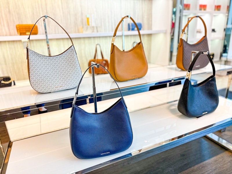 michael-kors-retail-accessories-area-handbags-march-1