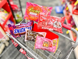 cvs-valentines-day-candy-hersheys-reeses-snickers-dove-rolo.jpg-1