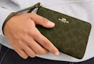 coach-outlet-wristlet-1