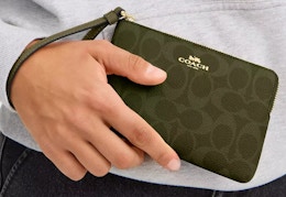 coach-outlet-wristlet-1