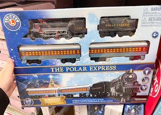 aldi lionel polar express train 2021 th 1638459712 1638459712