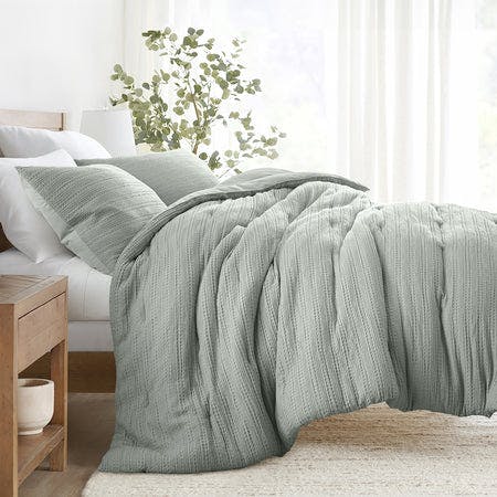 Linens & Hutch Comforter Set