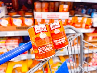 two cans of libbys pumpkin puree on walmart cart