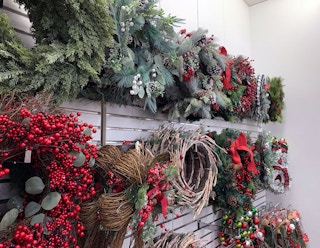 kohls-st-nicholas-christmas-wreath-in-store-image-2020-3