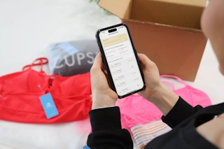 cupshe-online-swimsuit-shipping-phone-kcl-model-sunchaser-club-2