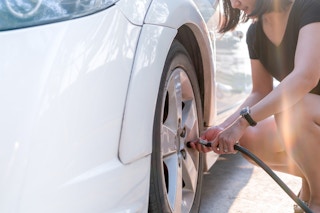 person putting free air into tire