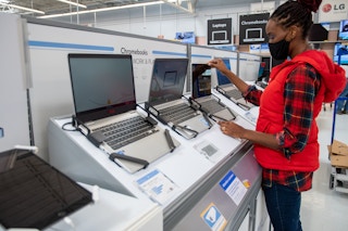 laptop black friday deals - chromebook on display