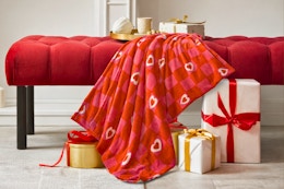 Walmart Way to Celebrate Valentine throw blanket