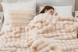 The-Home-Depot-Ghouse-fluffy-throw-blanket-1