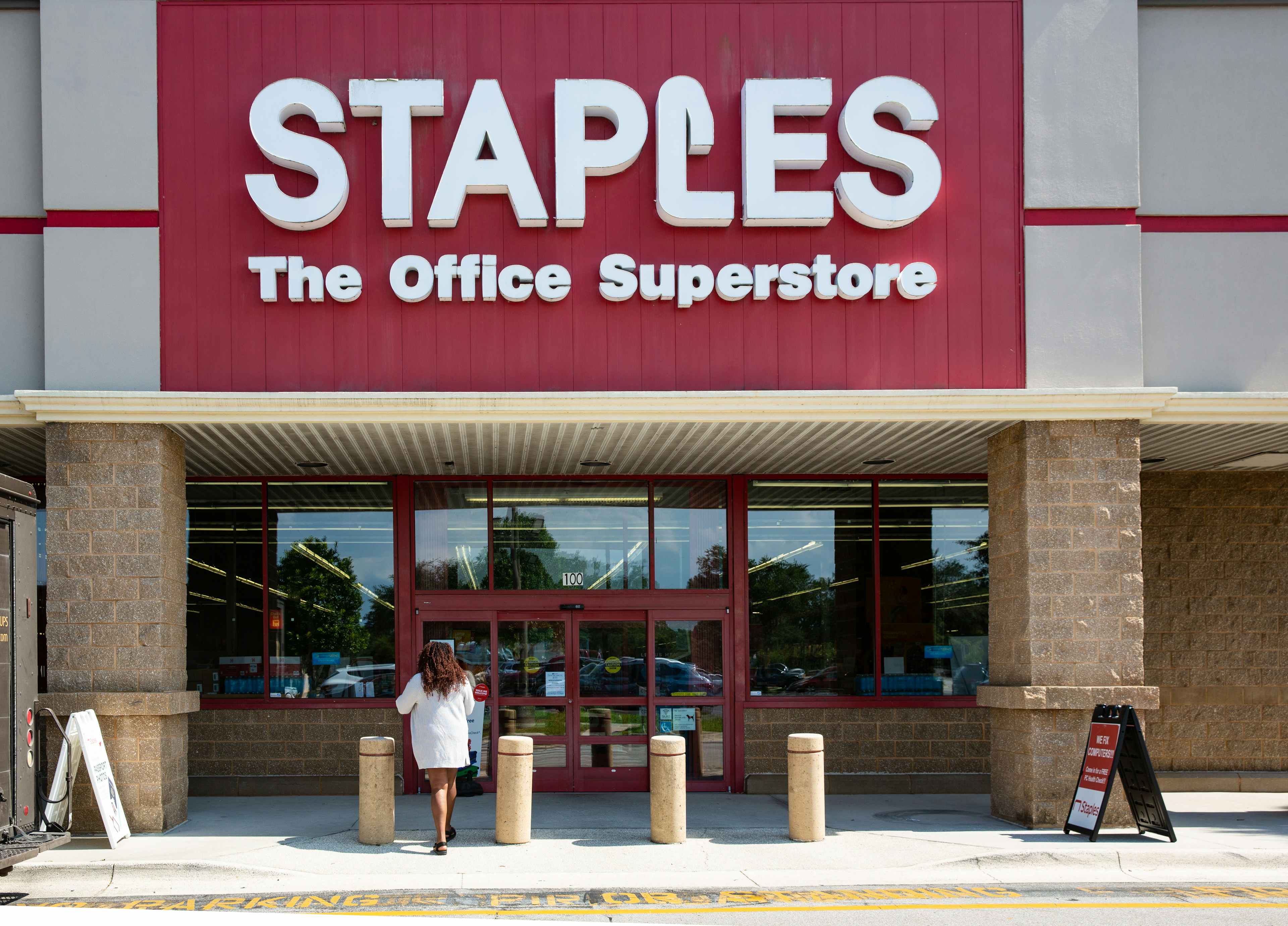 staples store front 