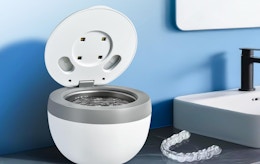 a retainer cleaner machine