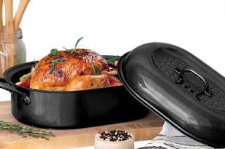 a roasting pan with a turkey in it