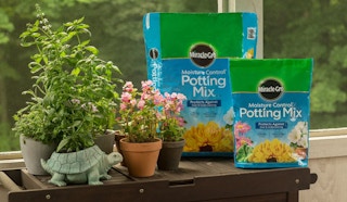 Miracle-Gro Moisture Control Potting Mix