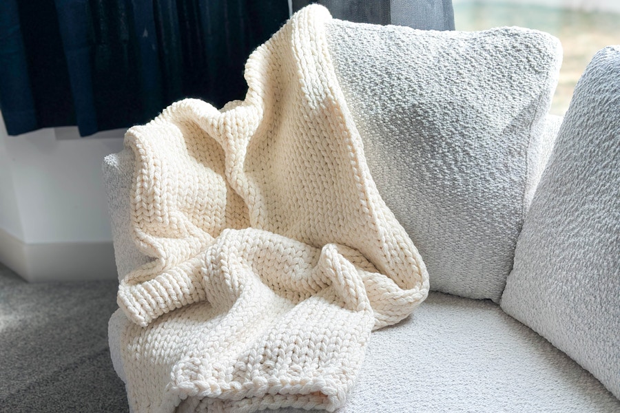linens-and-hutch-cream-throw-blanket-kcl-1