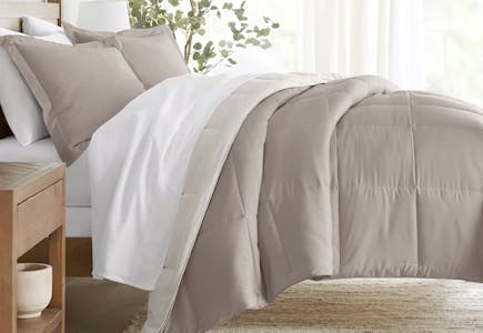 Linens & Hutch Comforter Set