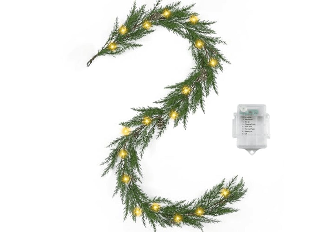 Prelit Cedar Christmas Garland