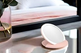 Compact Travel Mirror With Light, pink