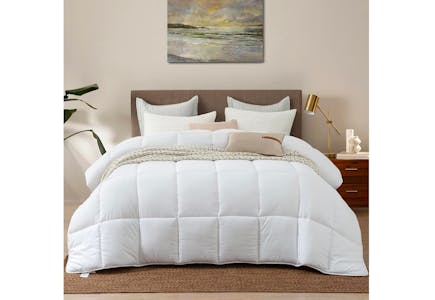 Down-Alternative Comforter 