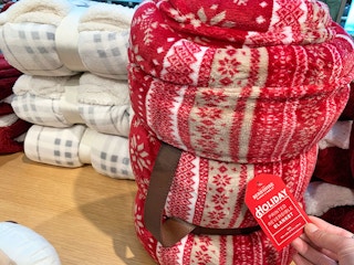 macys-berkshire-holiday-blanket-102720a