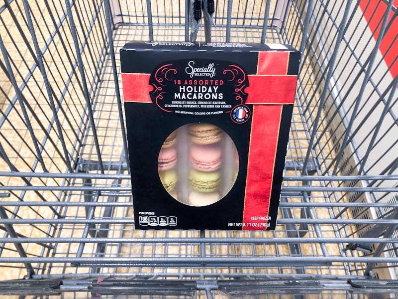 aldi specially selected holiday macarons 1