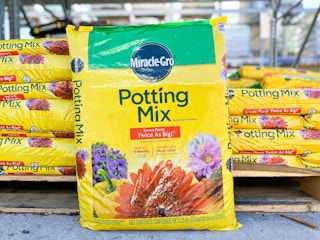 lowes miracle gro potting mix 2023 02 1681395792 1681395792
