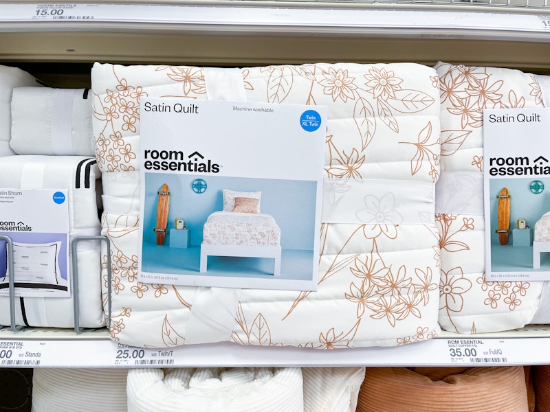 room-essentials-quilts-target1