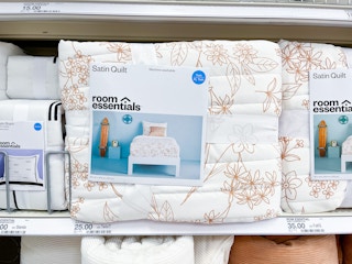 room-essentials-quilts-target1