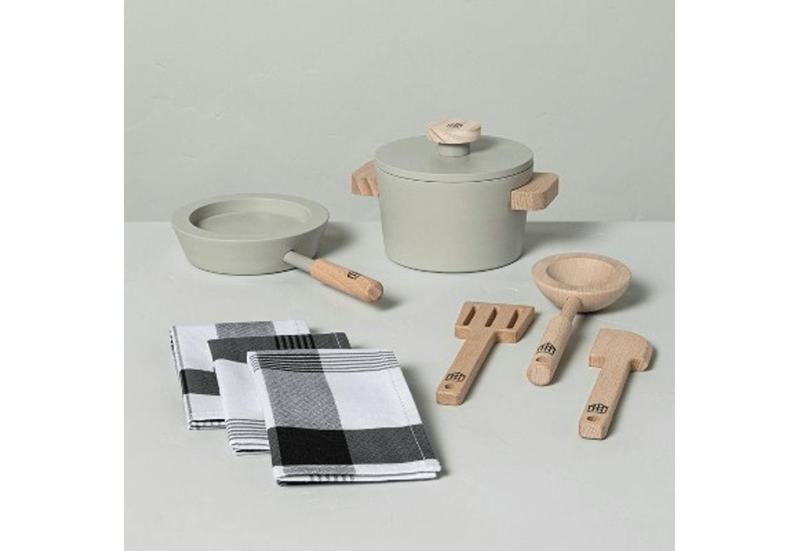 Magnolia Toy Cooking Set
