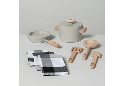 Magnolia Toy Cooking Set