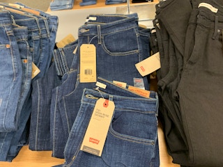 kohls womens levis jeans in store image 2021 1621279727 1621279727
